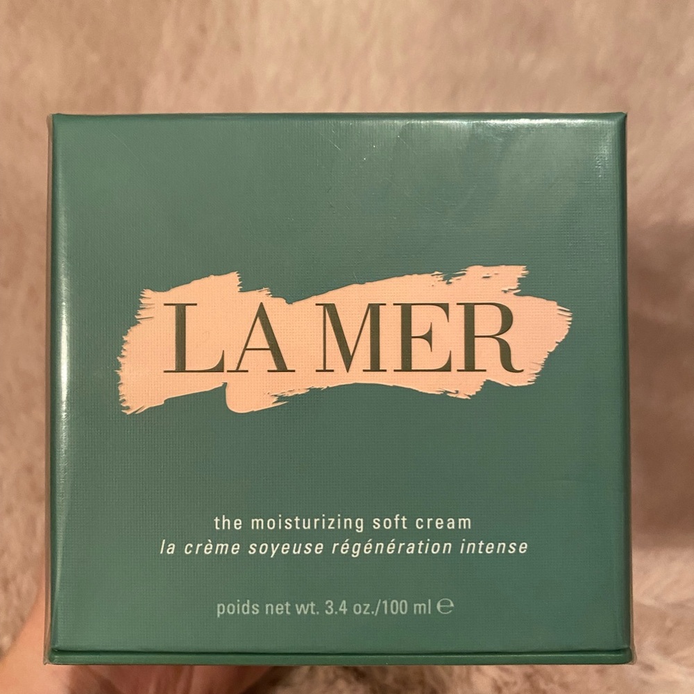 La Mer, moisturizing soft cream. 3.4 oz/100ml